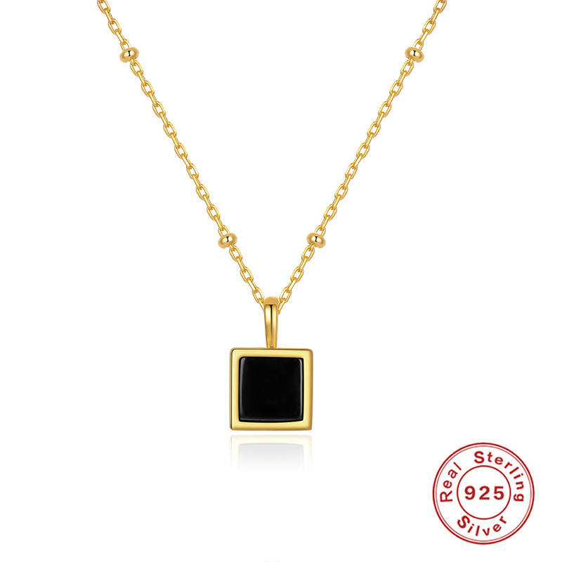 Black_Emerald-simple-gold-necklace-schlichte-halskette-aus-gold-brunnera-4