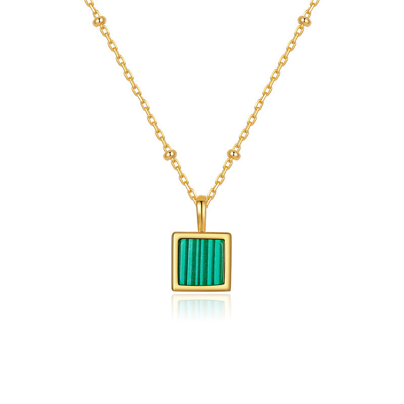 Grün_Emerald-Green-simple-gold-necklace-schlichte-halskette-aus-gold-brunnera-2